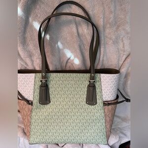Michael Kors Voyager Tote Bag, NWT